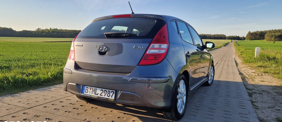 Hyundai I30 cena 20900 przebieg: 181000, rok produkcji 2011 z Bytów małe 781